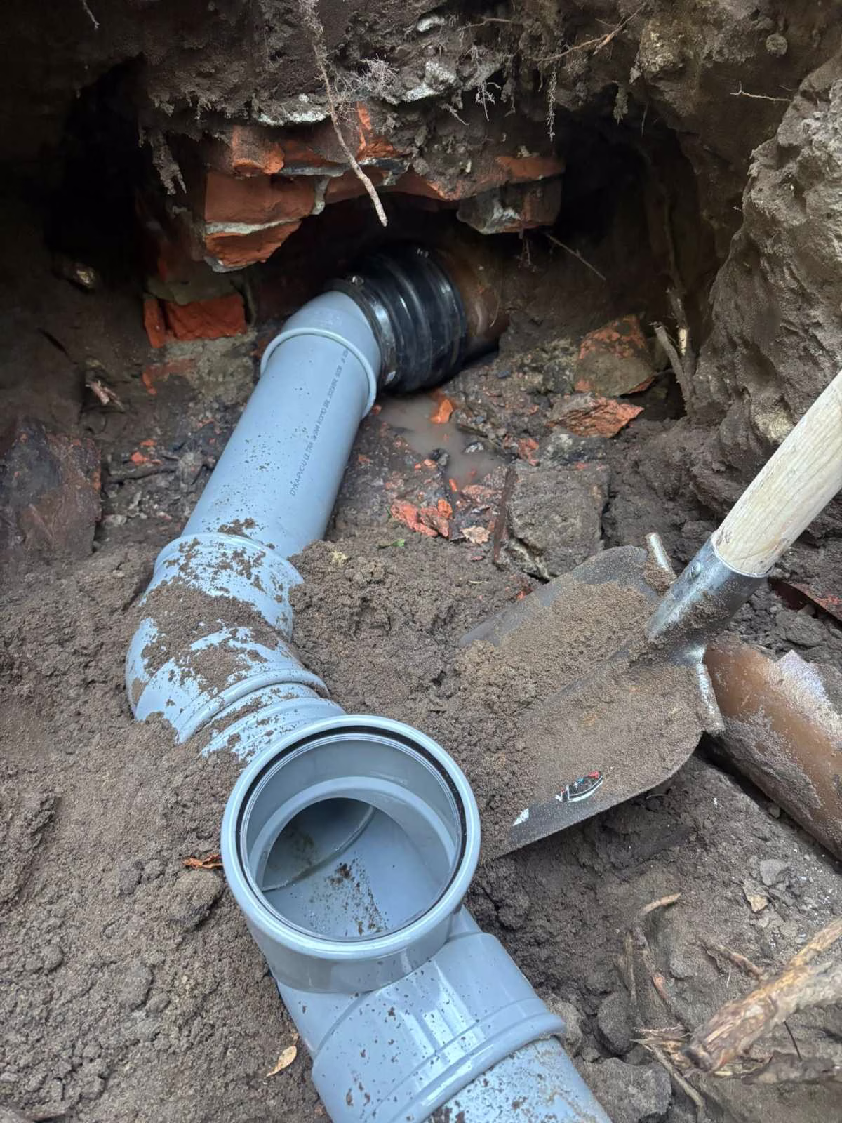 Riool afvoer ontstoppen in Eindhoven